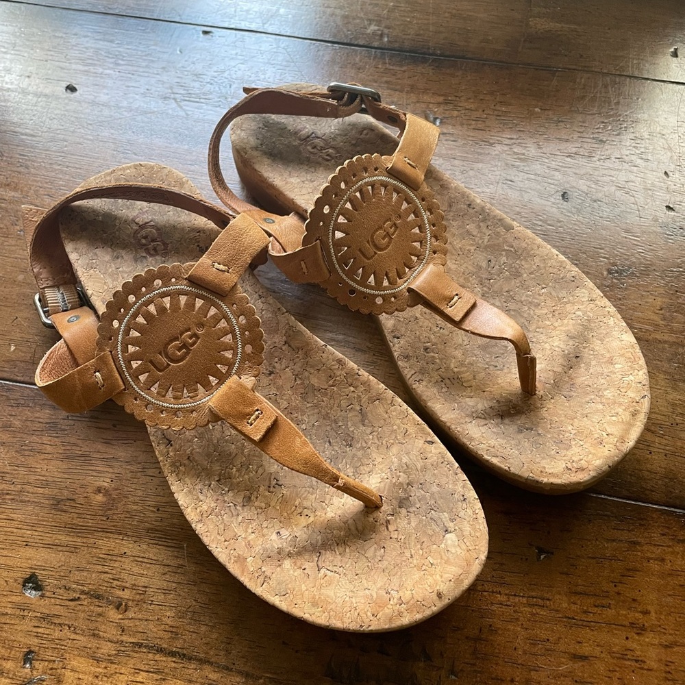 Women’s ugg sandals - size 6 - tan strap flip flops - cushion sole